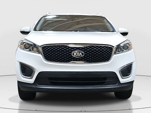 Used 2016 Kia Sorento LX w/ LX Convenience Package image 2