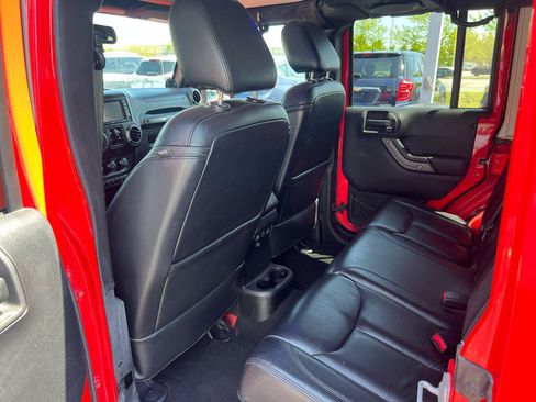 Used 2013 Jeep Wrangler Unlimited Sahara w/ Dual Top Group AWD/4WD image 13
