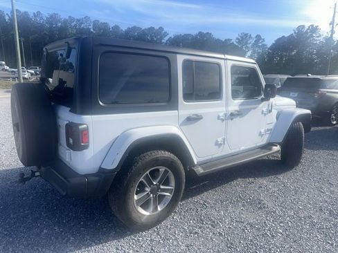 Used 2022 Jeep Wrangler Unlimited Sahara w/ Cold Weather Group AWD/4WD image 4