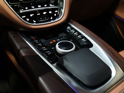 Used 2021 Aston Martin DBX AWD/4WD image 46