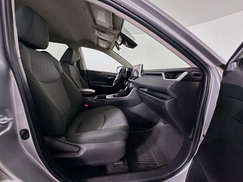Used 2025 Toyota RAV4 XLE image 29