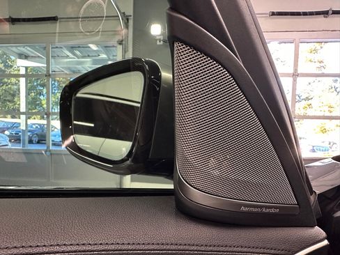 Used 2018 BMW M550i xDrive image 17