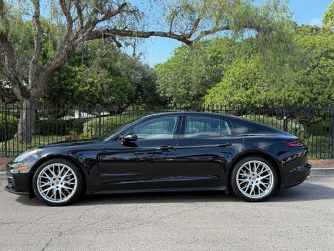 Used 2018 Porsche Panamera image 2