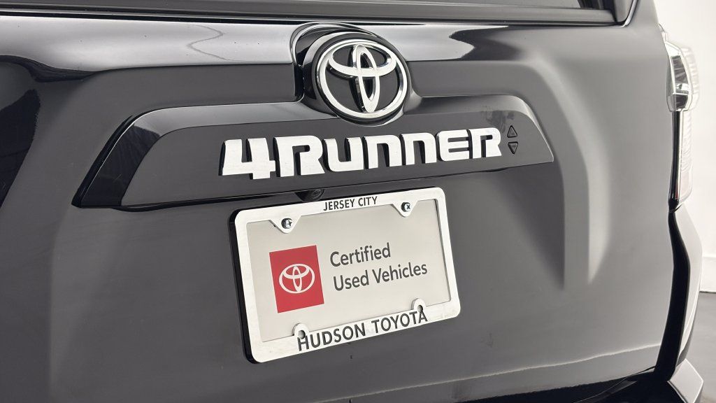 Used 2023 Toyota 4Runner SR5 Premium w/ Moonroof Package AWD/4WD image 7