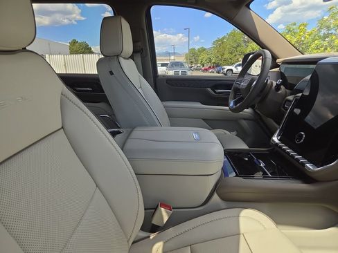 Used 2026 GMC Yukon XL Denali w/ Sun & Power Step Package AWD/4WD image 5