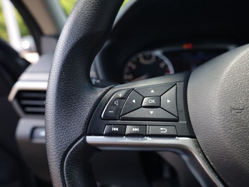 Used 2024 Nissan Altima 2.5 SV FWD image 18