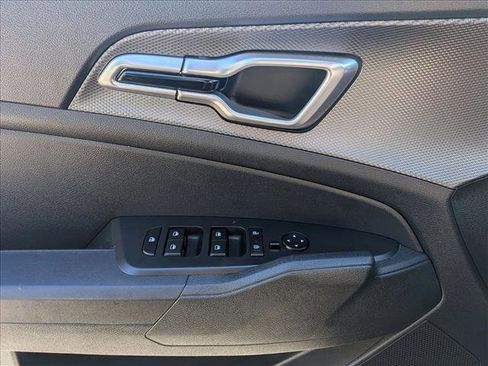 Used 2023 Kia Sportage LX image 14