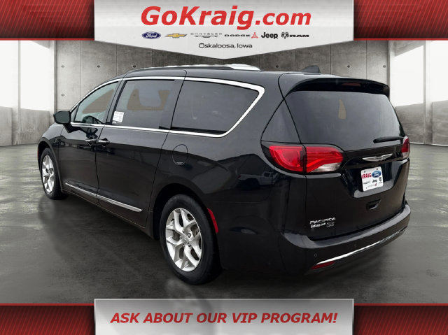 Used 2019 Chrysler Pacifica Touring-L FWD image 7