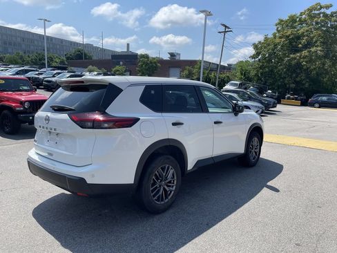 Used 2024 Nissan Rogue S FWD image 8
