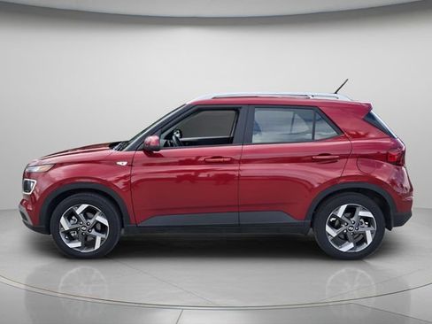 Certified 2025 Hyundai Venue Limited FWD image 3