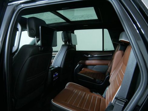 Used 2024 GMC Yukon Denali Ultimate image 18
