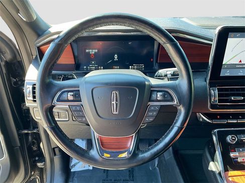 Used 2021 Lincoln Navigator Reserve image 9