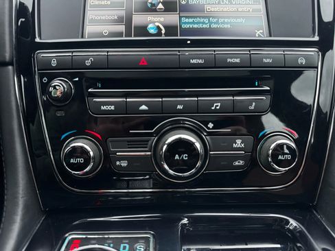 Used 2015 Jaguar XJ R image 22