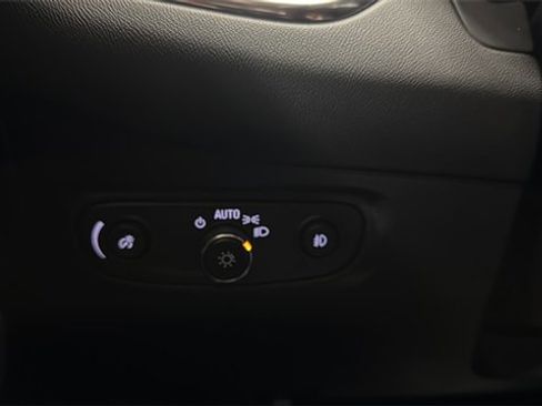 Used 2023 Chevrolet Equinox Premier image 21