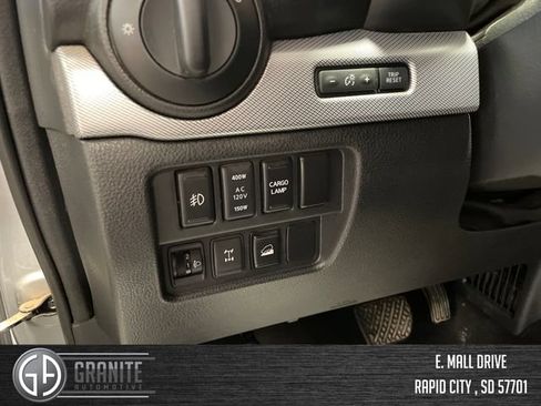 Used 2018 Nissan Titan PRO-4X w/ Pro-4x Convenience Package AWD/4WD image 30