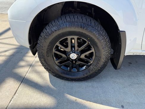 Used 2018 Nissan Frontier SV AWD/4WD image 12