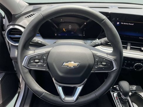 Used 2025 Chevrolet Trax LT w/ Driver Confidence Package FWD image 30
