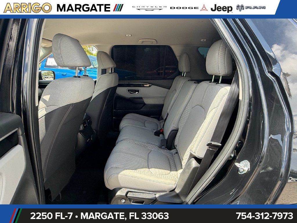 Used 2023 Honda Pilot LX image 11