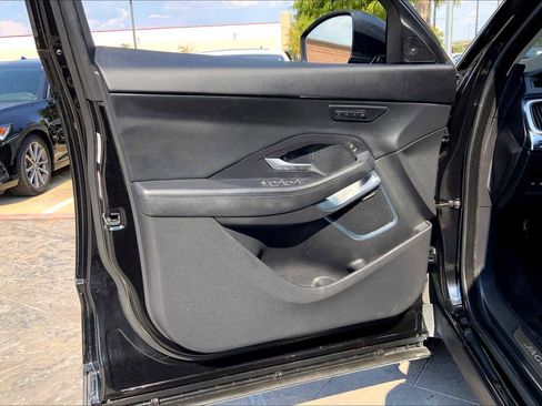 Used 2018 Jaguar E-PACE SE image 41