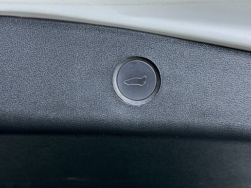 Used 2023 Tesla Model 3 Standard Range image 28