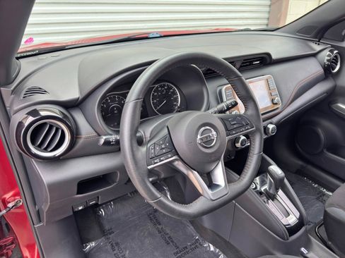 Used 2020 Nissan Kicks SR FWD image 12