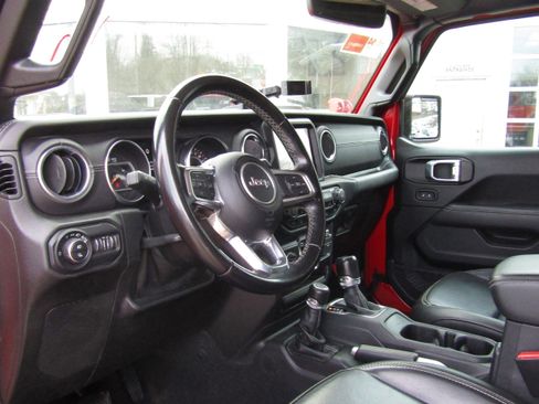 Used 2021 Jeep Gladiator Overland image 12