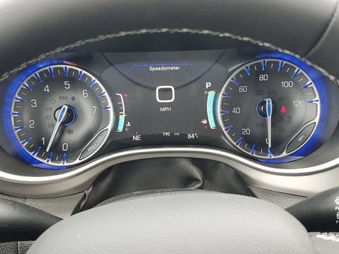 New 2027 Chrysler Pacifica Limited w/ Family Tech Group AWD/4WD image 20