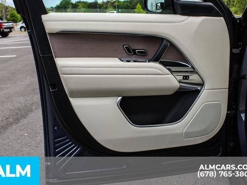 Used 2025 Land Rover Range Rover SE AWD/4WD image 36