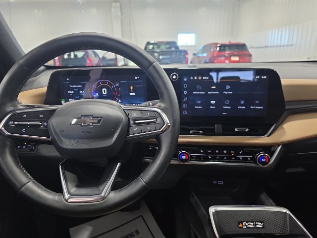 Used 2025 Chevrolet Equinox ACTIV w/ Safety and Technology Package AWD/4WD image 10