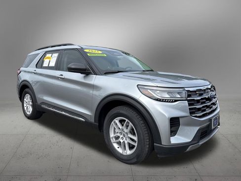 Used 2025 Ford Explorer Active RWD image 6