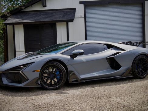 Used 2024 Lamborghini Revuelto AWD/4WD image 5