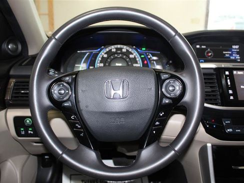 Used 2017 Honda Accord Touring image 16