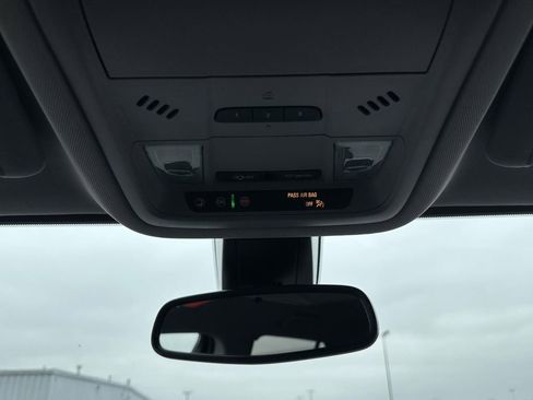 Used 2023 GMC Acadia SLT w/ Preferred Package image 32