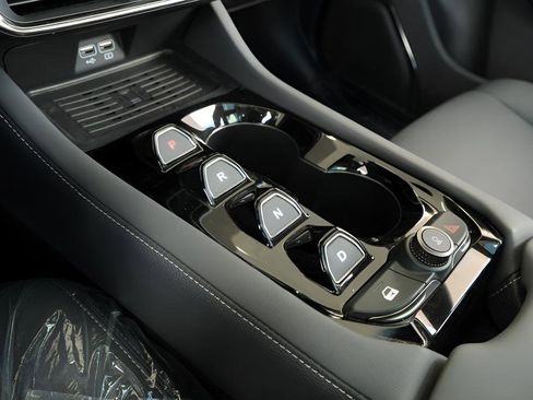New 2025 VinFast VF 8 Plus AWD/4WD image 13