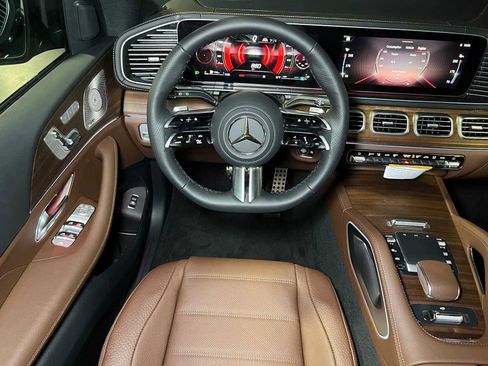 New 2026 Mercedes-Benz GLS 580 4MATIC image 40