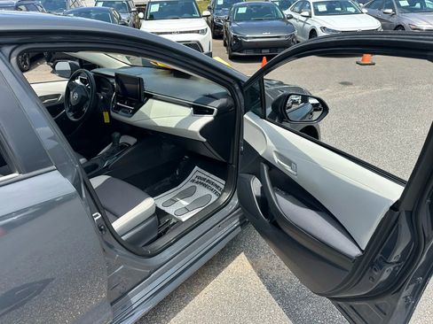 Used 2025 Toyota Corolla LE image 15