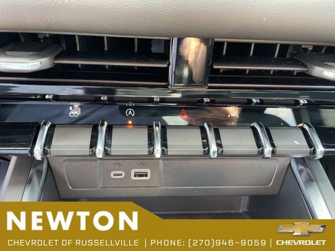 Used 2024 GMC Canyon Elevation w/ Trailering Package AWD/4WD image 12