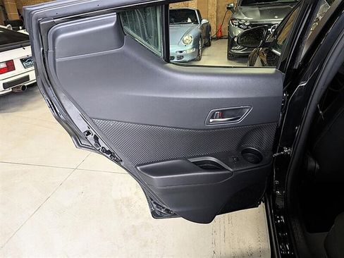 Used 2021 Toyota C-HR XLE FWD image 21