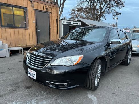 Used 2011 Chrysler 200 Limited FWD image 1