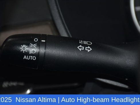 Used 2025 Nissan Altima 2.5 SV image 10