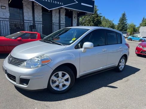 Used 2009 Nissan Versa Hatchback FWD image 1