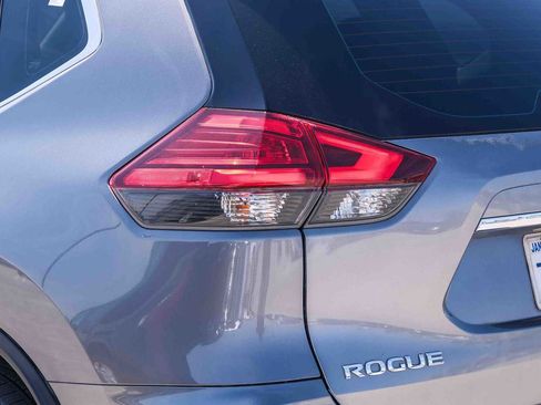 Used 2017 Nissan Rogue S AWD/4WD image 7