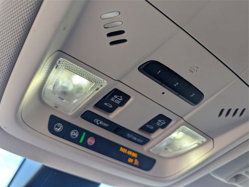 Used 2022 GMC Acadia Denali image 25