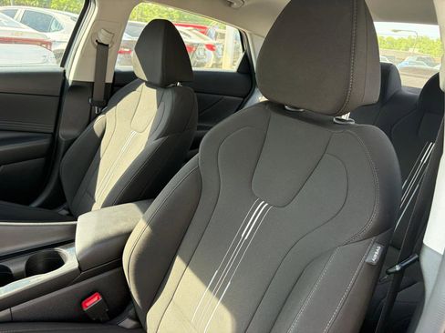 Used 2023 Hyundai Elantra SEL w/ Convenience Package FWD image 11