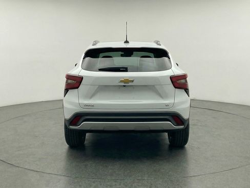 Used 2025 Chevrolet Trax LT w/ LT Convenience Package FWD image 7