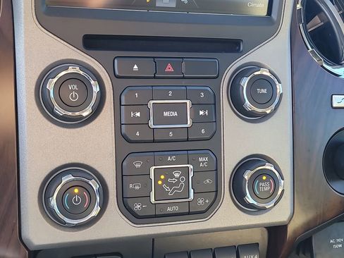 Used 2015 Ford F250 Lariat w/ Lariat Ultimate Package image 23