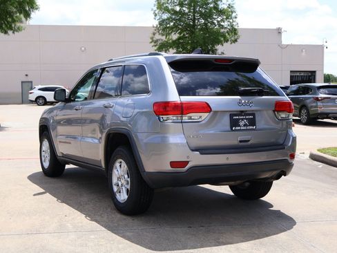 Used 2018 Jeep Grand Cherokee Laredo AWD/4WD image 4