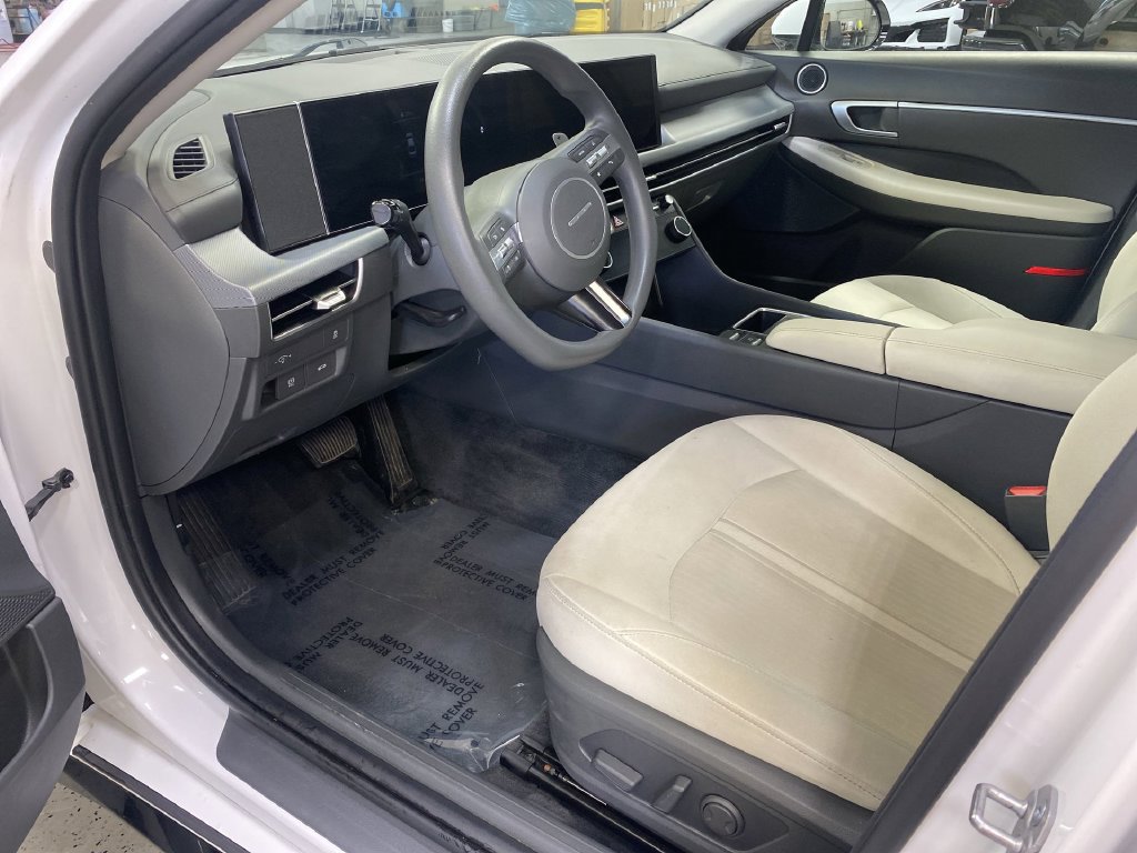Used 2025 Hyundai Sonata SEL FWD image 13