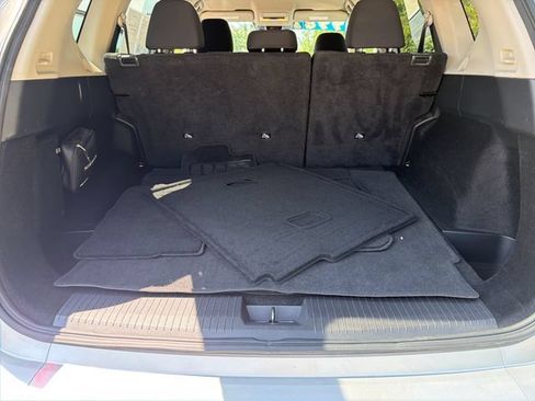 Used 2024 Nissan Rogue S FWD image 27