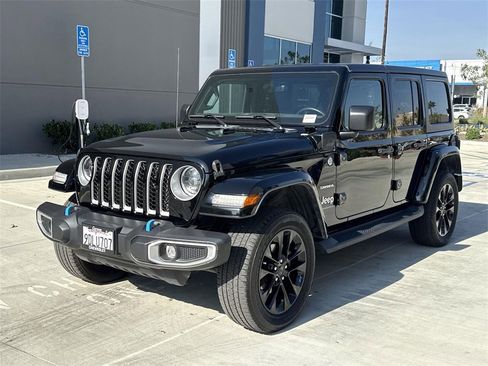 Used 2023 Jeep Wrangler Unlimited Sahara w/ Cold Weather Group image 7